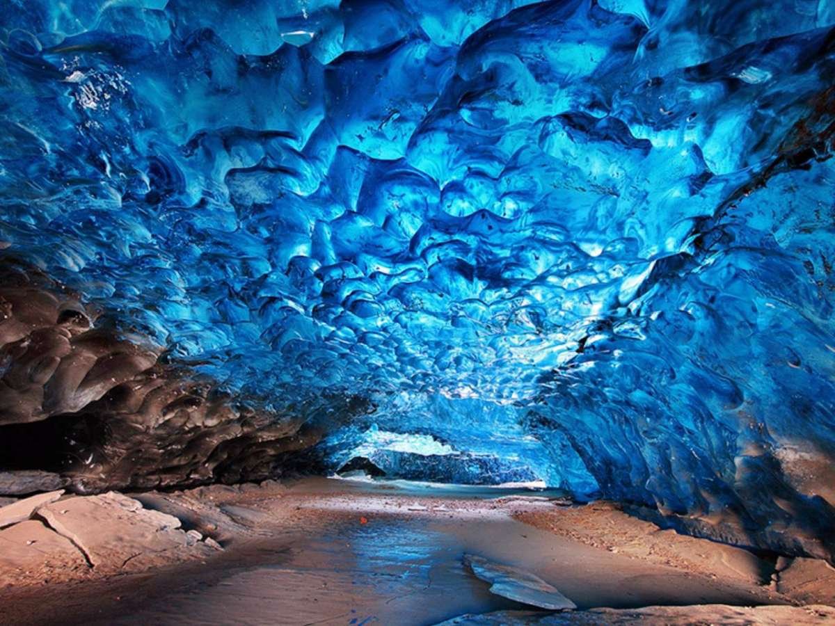冰岛斯卡夫塔费尔Skaftafell的蓝冰洞