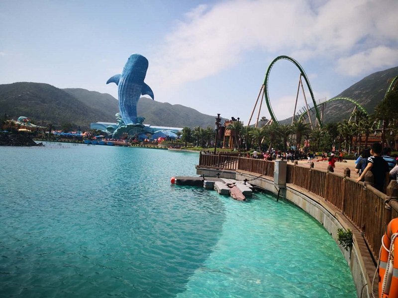 横琴海洋巨大的鲸鲨雕塑