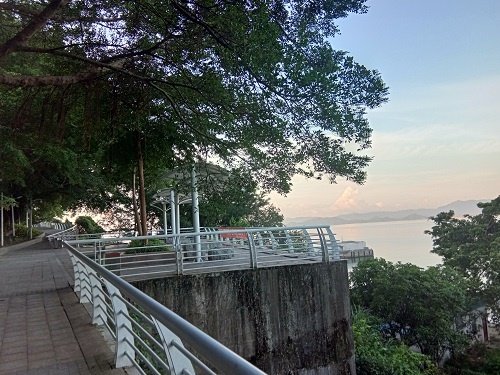 大梅沙海滩亲子游 ，大小梅沙早餐的海滨步行栈道 大梅沙亲子游 深圳亲子游学家庭旅游