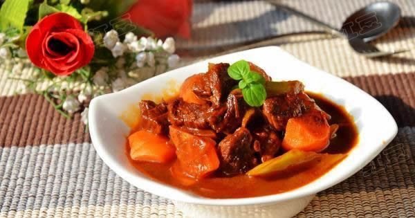 Beef in pink wine-Chinese meals nutritious recipe for April 27