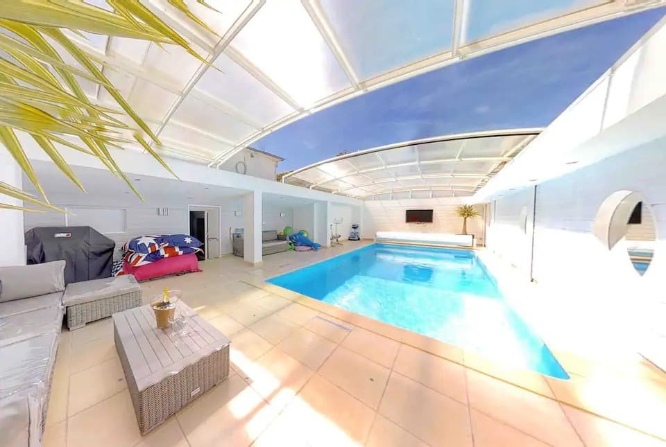 LOFT 280 M2 new, private swimming pool, 200 m beach - Airbnb Ouistreham