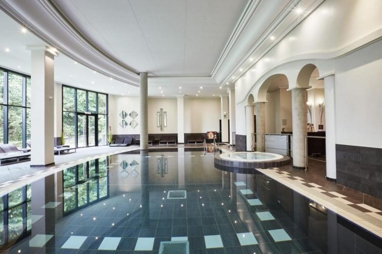 里昂最好的带泳池的酒店