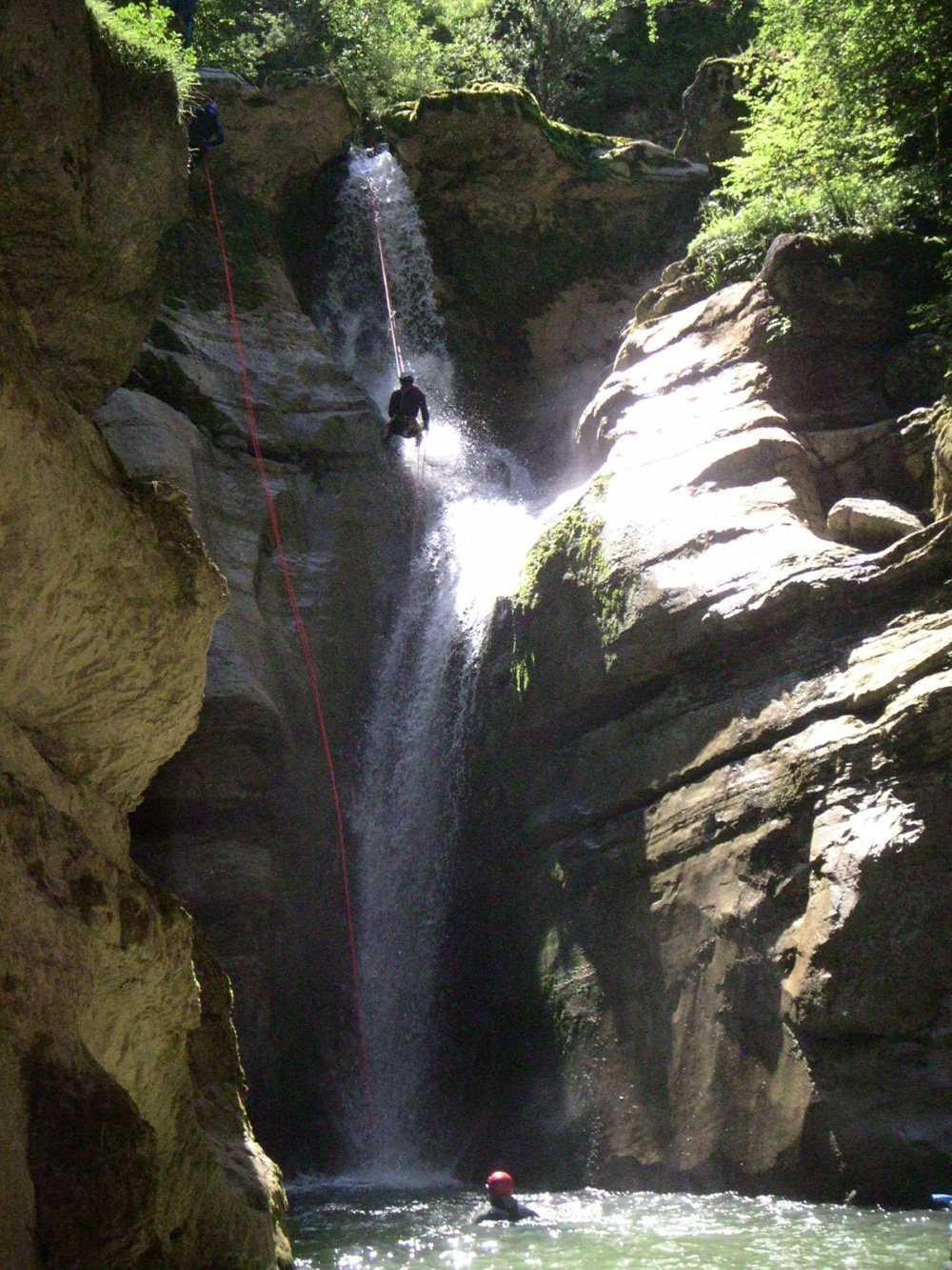 Canyon de Coiserette，非常高的瀑布，适合在汝拉峡谷漂流