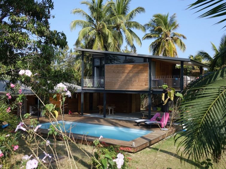 带游泳池的高跷平房 Airbnb Saint-Gilles les Bains 在 Reunion