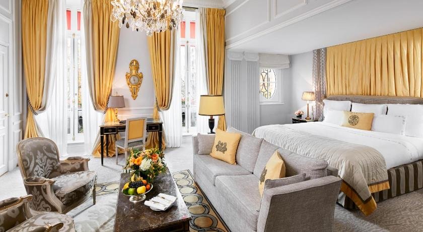 Hotel-Plaza-Athenee-The-Best-Hotels-in-Paris-for-Families