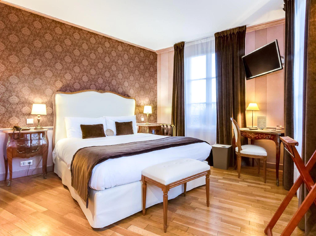 The-Best-Hotels-in-Paris-for-Families-Hotel-Eiffel-Trocadero