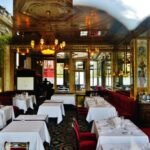Le Grand Véfour Top 7 Historic Restaurants and Bistros in Paris for Family Travel 巴黎 7 家历史悠久的餐厅和小酒馆